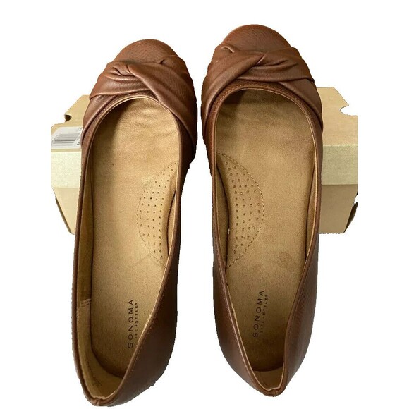 SONOMA Women's flat shoes, size 7 brown, lightly used - Picture 1 of 3